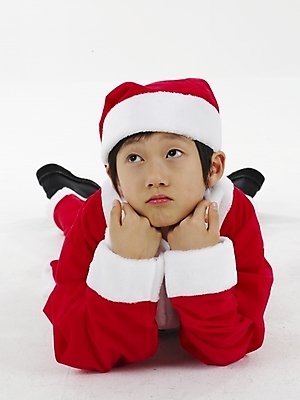 포토 JPG 스튜디오촬영 전신 남자 초등학생 어린이 포즈 크리스마스 산타옷 실내 표정 한명 누끼 사람 동양인 소년 빨간색 세로 산타클로스 한국인 흰색 남자만 남자한명만 어린이만 소년만 소년한명만 국내포토 1 학생 옷 기념일 컬러 인종 내부 파일형식