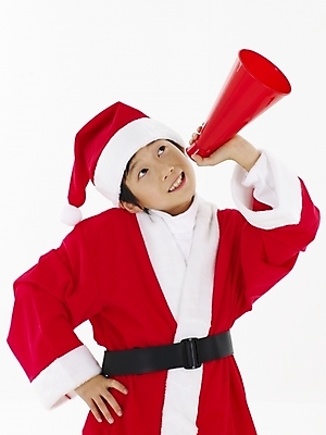 포토 JPG 스튜디오촬영 남자 초등학생 어린이 포즈 크리스마스 산타옷 안내 실내 표정 한명 누끼 사람 동양인 소년 상반신 빨간색 세로 산타클로스 확성기 한국인 흰색 알림 남자만 남자한명만 어린이만 소년만 소년한명만 국내포토 1 학생 옷 기념일 컬러 인종 내부 파일형식