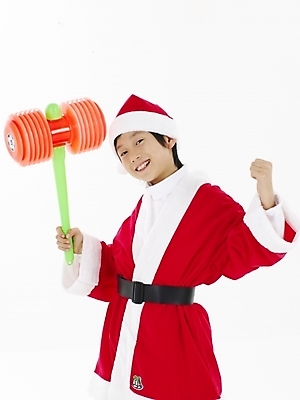 포토 JPG 스튜디오촬영 남자 초등학생 어린이 포즈 크리스마스 산타옷 실내 표정 한명 누끼 사람 동양인 소년 상반신 빨간색 세로 장난감 산타클로스 한국인 흰색 망치 뿅망치 남자만 남자한명만 어린이만 소년만 소년한명만 국내포토 1 학생 옷 기념일 컬러 인종 내부 놀이용품 공구 파일형식