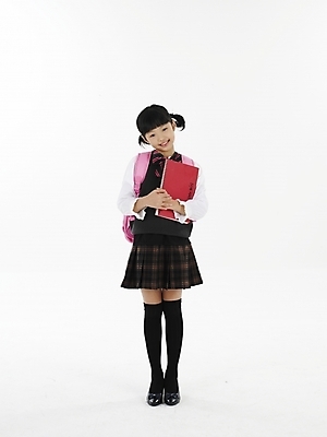 포토 JPG 스튜디오촬영 전신 여자 초등학생 어린이 분홍색 포즈 가방 책가방 실내 표정 한명 서기 누끼 사람 동양인 소녀 책 세로 한국인 여자만 여자한명만 어린이만 소녀만 소녀한명만 국내포토 1 학생 잡화 컬러 모션 인종 내부 파일형식