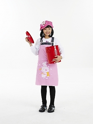 포토 JPG 스튜디오촬영 전신 여자 초등학생 어린이 분홍색 포즈 실내 표정 한명 누끼 사람 동양인 소녀 빨간색 세로 앞치마 한국인 쓰레기통 청소 여자만 여자한명만 어린이만 소녀만 소녀한명만 국내포토 1 학생 컬러 인종 내부 파일형식