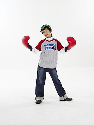 포토 JPG 스튜디오촬영 전신 모자 남자 초등학생 어린이 포즈 실내 표정 한명 누끼 사람 동양인 소년 세로 한국인 글러브 권투글러브 남자만 남자한명만 어린이만 소년만 소년한명만 국내포토 1 학생 잡화 스포츠용품 장갑 인종 내부 파일형식