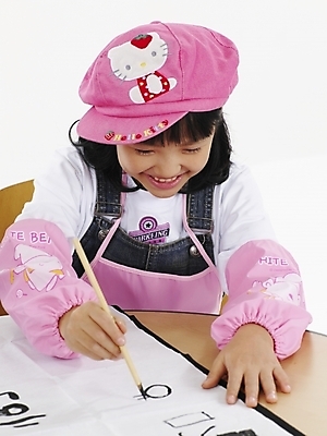 포토 JPG 스튜디오촬영 모자 학생 여자 어린이교육 교육 초등학생 어린이 분홍색 포즈 탁자 서예 실내 표정 미술 한명 사람 동양인 소녀 상반신 세로 한국인 붓 여자만 여자한명만 어린이만 소녀만 소녀한명만 국내포토 1 한국전통 잡화 컬러 가구 문화예술 인종 내부 파일형식