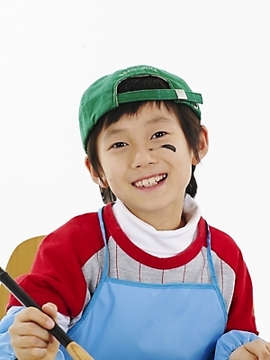 포토 JPG 스튜디오촬영 모자 학생 어린이교육 교육 남자 초등학생 어린이 포즈 하늘색 서예 실내 표정 미술 한명 사람 동양인 소년 상반신 빨간색 세로 초록색 한국인 붓 남자만 남자한명만 어린이만 소년만 소년한명만 국내포토 1 한국전통 잡화 컬러 문화예술 인종 내부 파란색 파일형식