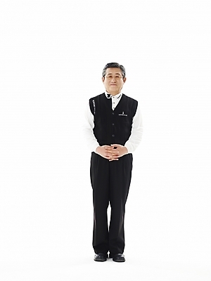 포토 JPG 스튜디오촬영 전신 할아버지 노년 남자 포즈 실내 한명 미소 사람 동양인 세로 한국인 실버 60대 노인남자한명만 국내포토 1 표정 인종 성인 내부 남자한명만 노인남자만 파일형식