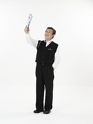 포토 JPG 스튜디오촬영 전신 할아버지 노년 남자 포즈 실내 한명 누끼 사람 동양인 세로 검은색 한국인 흰색 신문 실버 60대 노인남자한명만 국내포토 1 컬러 인종 성인 내부 간행물 뉴스 남자한명만 노인남자만 파일형식