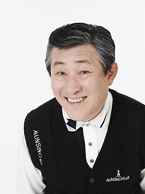 포토 JPG 스튜디오촬영 할아버지 노년 남자 포즈 실내 한명 사람 동양인 상반신 세로 검은색 한국인 흰색 실버 60대 노인남자한명만 국내포토 1 컬러 인종 성인 내부 남자한명만 노인남자만 파일형식