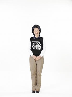 포토 JPG 스튜디오촬영 전신 여자 노년 할머니 포즈 실내 한명 누끼 사람 동양인 세로 한국인 실버 60대 골프웨어 노인여자한명만 다소곳 국내포토 1 옷 컨셉 골프 인종 성인 내부 여자한명만 노인여자만 파일형식