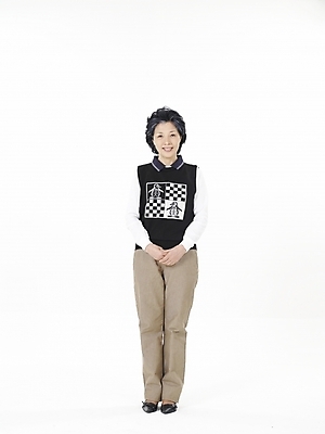 포토 JPG 스튜디오촬영 전신 여자 노년 할머니 포즈 실내 한명 누끼 사람 동양인 세로 한국인 실버 60대 골프웨어 노인여자한명만 다소곳 국내포토 1 옷 컨셉 골프 인종 성인 내부 여자한명만 노인여자만 파일형식