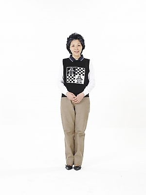 포토 JPG 스튜디오촬영 전신 여자 노년 할머니 포즈 실내 한명 누끼 사람 동양인 세로 한국인 실버 60대 골프웨어 노인여자한명만 다소곳 국내포토 1 옷 컨셉 골프 인종 성인 내부 여자한명만 노인여자만 파일형식