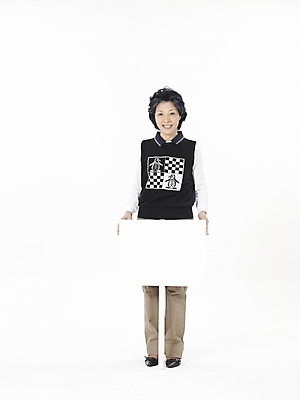 포토 JPG 스튜디오촬영 전신 여자 노년 할머니 실내 한명 누끼 사람 동양인 세로 검은색 팻말 한국인 흰색 실버 60대 골프웨어 노인여자한명만 국내포토 1 옷 컬러 골프 프레임 인종 성인 내부 여자한명만 노인여자만 파일형식