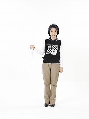 포토 JPG 스튜디오촬영 전신 여자 노년 할머니 실내 한명 누끼 사람 동양인 세로 검은색 팻말 한국인 흰색 실버 60대 골프웨어 노인여자한명만 국내포토 1 옷 컬러 골프 프레임 인종 성인 내부 여자한명만 노인여자만 파일형식