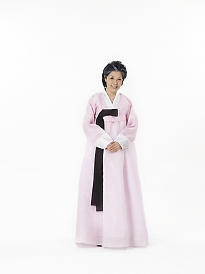 포토 JPG 스튜디오촬영 전신 한국전통 여자 명절 노년 할머니 새해 실내 한명 누끼 사람 동양인 세로 설날 한국인 실버 60대 전통의상 한복 노인여자한명만 다소곳 국내포토 1 전통 기념일 컨셉 한국 인종 성인 내부 여자한명만 노인여자만 파일형식