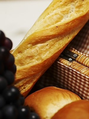포토 JPG 스튜디오촬영 음식 빵 과일 포도 디저트 실내 근접촬영 사람없음 세로 소풍 바구니 빵집 바게트 식빵 제빵 국내포토 뷰포인트 내부 야외활동 제과제빵 상점 파일형식
