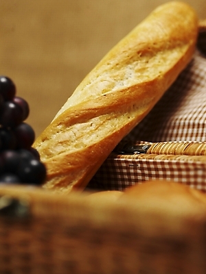 포토 JPG 스튜디오촬영 음식 빵 과일 포도 디저트 실내 근접촬영 사람없음 세로 소풍 바구니 바게트 제빵 국내포토 뷰포인트 내부 야외활동 제과제빵 파일형식