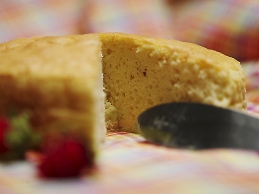 포토 JPG 스튜디오촬영 그릇 열매 음식 빵 디저트 실내 사람없음 아웃포커스 가로 빨간색 케이크 빵집 식탁보 나이프 칼 체크무늬 제빵 국내포토 식물 식기 컬러 무늬 촬영기법 내부 제과제빵 상점 파일형식