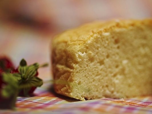 포토 JPG 스튜디오촬영 그릇 열매 음식 빵 디저트 실내 근접촬영 사람없음 아웃포커스 가로 빨간색 초록색 케이크 식탁보 체크무늬 제빵 국내포토 식물 식기 뷰포인트 컬러 무늬 촬영기법 내부 제과제빵 파일형식