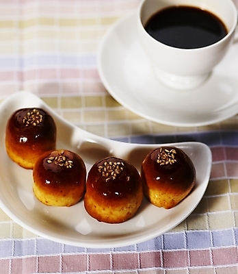 포토 JPG 스튜디오촬영 그릇 커피 음식 빵 디저트 실내 근접촬영 사람없음 세로 하이앵글 식탁보 흰색 커피잔 찻잔 제빵 국내포토 식기 음료 뷰포인트 컬러 잔 내부 제과제빵 파일형식