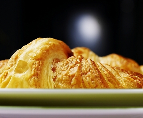 포토 JPG 스튜디오촬영 접시 음식 빵 디저트 실내 근접촬영 사람없음 가로 크루아상 제빵 국내포토 식기 뷰포인트 내부 제과제빵 파일형식