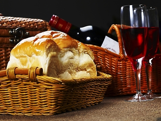 포토 JPG 스튜디오촬영 음식 빵 와인잔 디저트 실내 근접촬영 사람없음 가로 빨간색 바구니 와인 바게트 식빵 제빵 국내포토 뷰포인트 컬러 술잔 주류 내부 제과제빵 파일형식