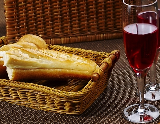 포토 JPG 스튜디오촬영 음식 빵 와인잔 디저트 실내 근접촬영 사람없음 가로 빨간색 바구니 와인 바게트 제빵 국내포토 뷰포인트 컬러 술잔 주류 내부 제과제빵 파일형식