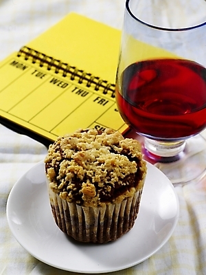 포토 JPG 스튜디오촬영 접시 음식 빵 디저트 실내 근접촬영 사람없음 빨간색 세로 하이앵글 노란색 와인 빵집 달력 식탁보 오브젝트 제빵 머핀 국내포토 식기 뷰포인트 컬러 주류 내부 제과제빵 상점 파일형식