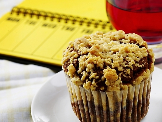 포토 JPG 스튜디오촬영 접시 음식 빵 와인잔 디저트 실내 근접촬영 사람없음 가로 빨간색 노란색 와인 달력 식탁보 오브젝트 제빵 머핀 국내포토 식기 뷰포인트 컬러 술잔 주류 내부 제과제빵 파일형식