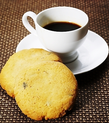 포토 JPG 스튜디오촬영 커피 음식 빵 디저트 실내 근접촬영 사람없음 세로 쿠키 과자 커피잔 찻잔 제빵 국내포토 음료 뷰포인트 잔 내부 제과제빵 파일형식