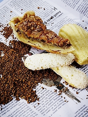 포토 JPG 스튜디오촬영 문자 기호 커피 음식 빵 디저트 실내 근접촬영 사람없음 세로 원두 신문 파이 제빵 국내포토 음료 뷰포인트 내부 간행물 제과제빵 뉴스 파일형식