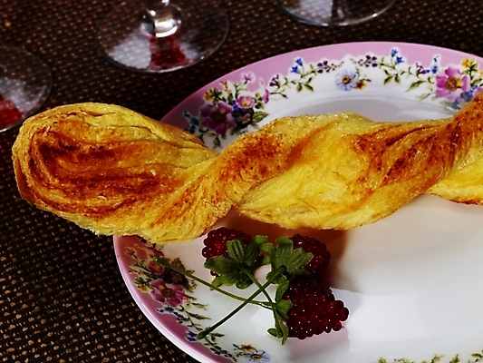 포토 JPG 스튜디오촬영 접시 열매 음식 빵 와인잔 디저트 실내 사람없음 가로 빨간색 초록색 하이앵글 제빵 국내포토 식물 식기 뷰포인트 컬러 술잔 내부 제과제빵 파일형식