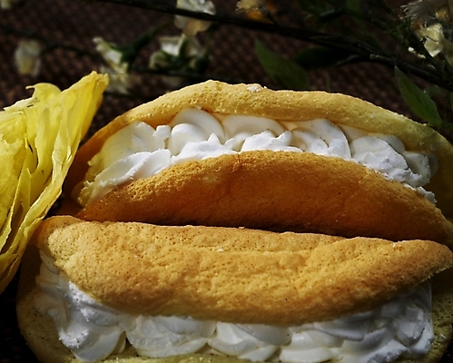 포토 JPG 스튜디오촬영 음식 빵 디저트 실내 근접촬영 사람없음 가로 흰색 생크림 제빵 생크림빵 국내포토 뷰포인트 컬러 내부 제과제빵 크림 파일형식