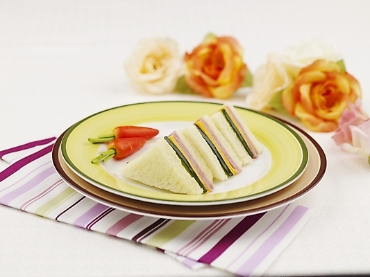 포토 JPG 스튜디오촬영 그릇 접시 꽃 음식 서양음식 실내 샌드위치 사람없음 장식 가로 당근 미니당근 국내포토 식물 식기 뿌리채소 파일형식