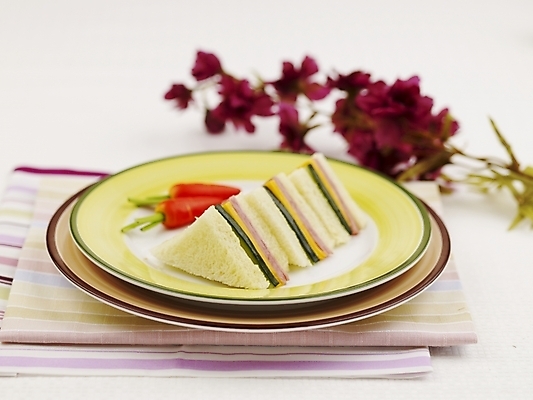 포토 JPG 스튜디오촬영 그릇 접시 꽃 음식 서양음식 실내 샌드위치 사람없음 가로 미니당근 국내포토 식물 식기 내부 당근 파일형식