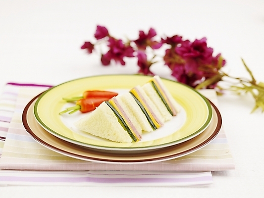 포토 JPG 스튜디오촬영 그릇 접시 음식 서양음식 실내 샌드위치 사람없음 가로 미니당근 국내포토 식기 내부 당근 파일형식