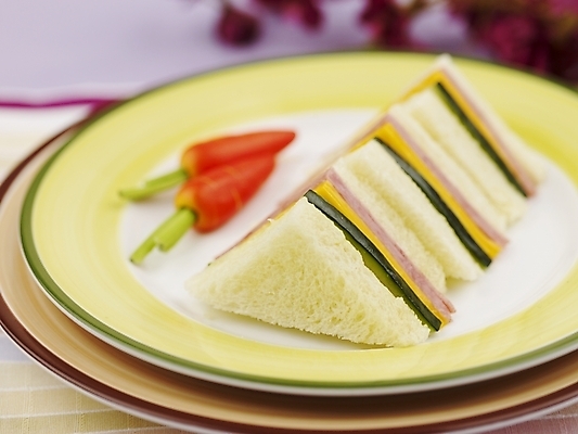 포토 JPG 스튜디오촬영 그릇 접시 음식 서양음식 실내 샌드위치 근접촬영 사람없음 가로 미니당근 국내포토 식기 뷰포인트 내부 당근 파일형식