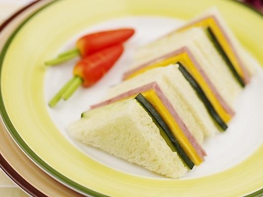 포토 JPG 스튜디오촬영 그릇 접시 음식 서양음식 실내 샌드위치 근접촬영 사람없음 가로 미니당근 국내포토 식기 뷰포인트 내부 당근 파일형식