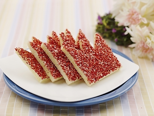 포토 JPG 스튜디오촬영 그릇 접시 꽃 음식 빵 디저트 실내 근접촬영 사람없음 장식 가로 쿠키 과자 제빵 왕관모양 국내포토 모양 식물 식기 뷰포인트 제과제빵 파일형식