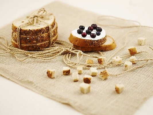 포토 JPG 스튜디오촬영 음식 빵 디저트 실내 근접촬영 사람없음 가로 끈 실 바게트 생크림 땅콩 제빵 국내포토 뷰포인트 내부 제과제빵 견과류 크림 파일형식