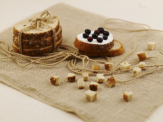 포토 JPG 스튜디오촬영 음식 빵 디저트 실내 근접촬영 사람없음 가로 끈 실 바게트 생크림 땅콩 제빵 국내포토 뷰포인트 내부 제과제빵 견과류 크림 파일형식