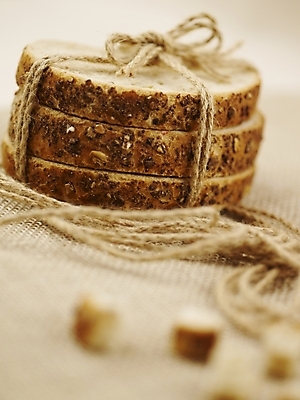 포토 JPG 스튜디오촬영 음식 빵 디저트 실내 근접촬영 사람없음 세로 끈 실 바게트 생크림 땅콩 제빵 국내포토 뷰포인트 내부 제과제빵 견과류 크림 파일형식