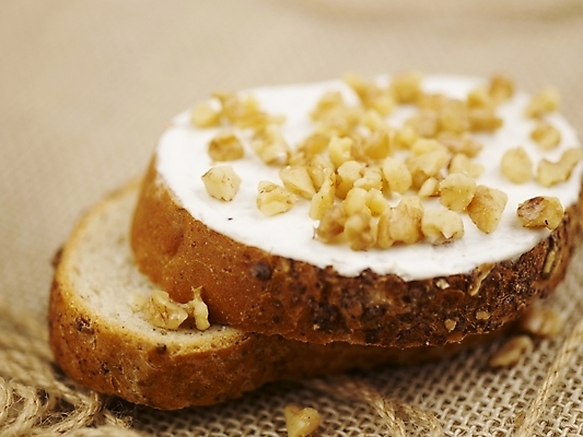 포토 JPG 스튜디오촬영 음식 빵 디저트 실내 근접촬영 사람없음 가로 끈 실 바게트 생크림 땅콩 제빵 국내포토 뷰포인트 내부 제과제빵 견과류 크림 파일형식