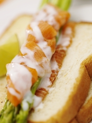 포토 JPG 스튜디오촬영 그릇 접시 음식 빵 디저트 실내 근접촬영 사람없음 세로 식빵 아스파라거스 제빵 연어 국내포토 식기 뷰포인트 채소 어류 내부 제과제빵 파일형식