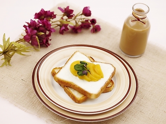 포토 JPG 스튜디오촬영 그릇 접시 꽃 음료 음식 빵 유리병 디저트 실내 사람없음 장식 가로 하이앵글 노란색 보라색 우유 우유병 식빵 제빵 토스트 두유 국내포토 식물 식기 뷰포인트 컬러 병_용기 유제품 내부 제과제빵 파일형식