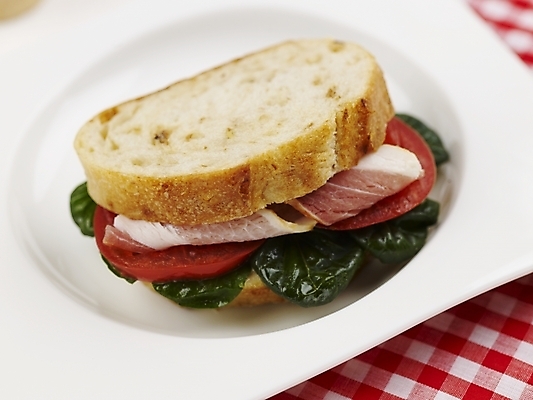 포토 JPG 스튜디오촬영 그릇 접시 음식 빵 토마토 채소 서양음식 실내 샌드위치 근접촬영 사람없음 가로 바게트 베이컨 국내포토 식기 뷰포인트 돼지고기 내부 파일형식