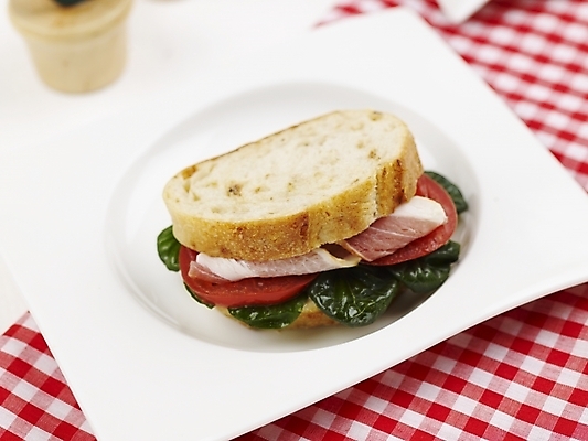 포토 JPG 스튜디오촬영 그릇 접시 음식 빵 토마토 채소 서양음식 실내 샌드위치 근접촬영 사람없음 가로 바게트 베이컨 국내포토 식기 뷰포인트 돼지고기 내부 파일형식