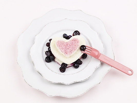 포토 JPG 스튜디오촬영 그릇 접시 음식 빵 분홍색 포크 과일 포도 디저트 실내 근접촬영 사람없음 가로 하이앵글 케이크 제빵 국내포토 식기 뷰포인트 컬러 내부 제과제빵 파일형식