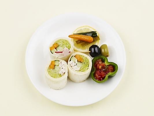 포토 JPG 스튜디오촬영 그릇 접시 음식 피망 오이 파프리카 서양음식 실내 샌드위치 누끼 사람없음 장식 가로 초록색 하이앵글 주황색 당근 레몬 이쑤시개 롤업샌드위치 국내포토 식기 뷰포인트 컬러 채소 과일 뿌리채소 내부 파일형식