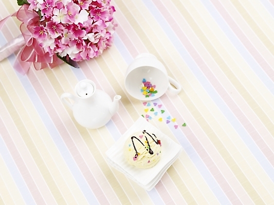 포토 JPG 스튜디오촬영 음식 분홍색 주전자 아이스크림 디저트 실내 사람없음 가로 컬러풀 흰색 찻잔 컵받침 시럽 바닐라아이스크림 국내포토 컬러 주방용품 잔 내부 받침대 파일형식