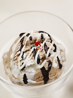 포토 JPG 스튜디오촬영 음식 아이스크림 디저트 실내 사람없음 세로 초콜릿 시럽 국내포토 내부 파일형식