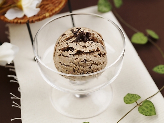 포토 JPG 스튜디오촬영 그릇 꽃 음식 의자 아이스크림 디저트 실내 사람없음 장식 가로 장난감 장미 초콜릿 덩굴 시럽 유리그릇 믹싱볼 국내포토 식물 식기 가구 유리 파일형식